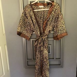 Satin leopard bath robe size XXL